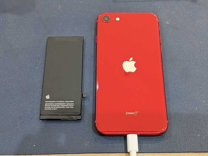 あいふぉん　アイフォン　iPhone SE3 　経年劣化　充電の減りがはやい　膨張　電源落ちる　動作が遅い