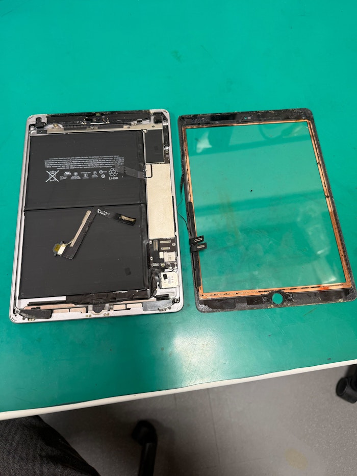iPad修理　修理　iPad  充電口修理　ガラス割れ　ガラス交換　ドック交換　豊川　豊橋　新城　蒲郡　岡崎　湖西　浜松
