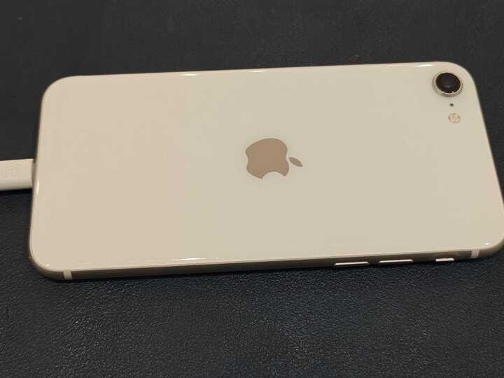 iPhone SE3 アウト カメラ カメラレンズ　修理  後