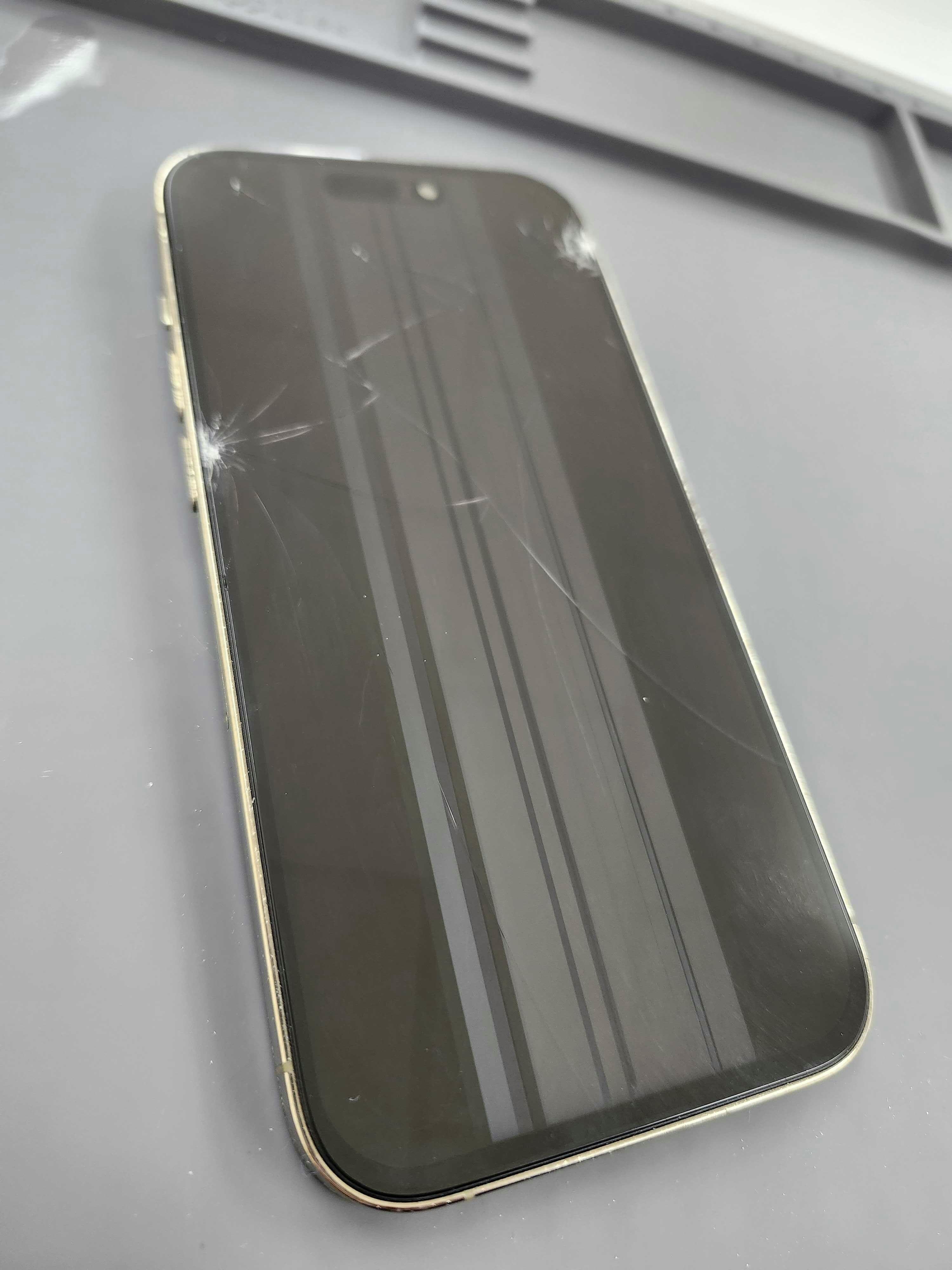 iPhone 14 Pro 画面修理　前