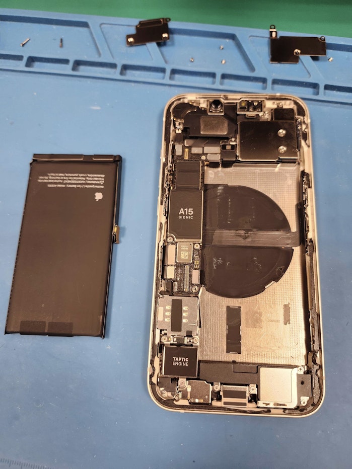 iPhone13 バッテリー交換 起動不良