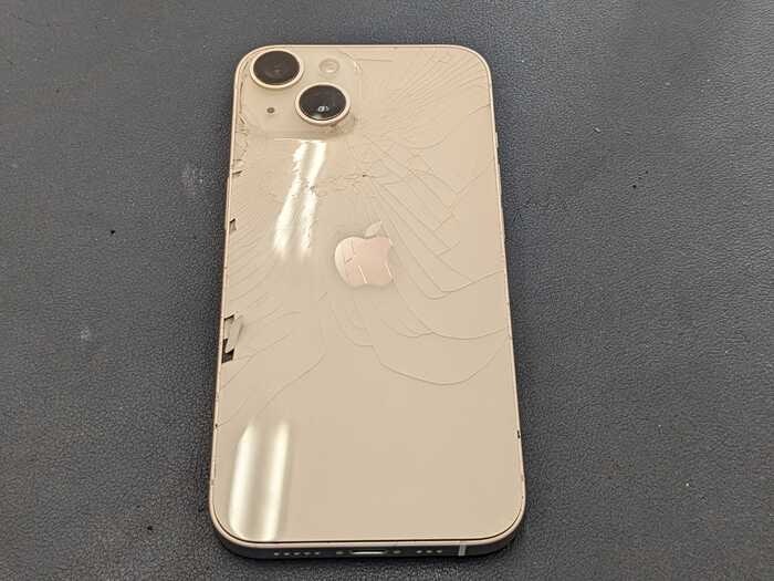 あいふぉん アイフォン iPhone 14 背面 はいめん 割れ ひび割れ 落下 修理 交換