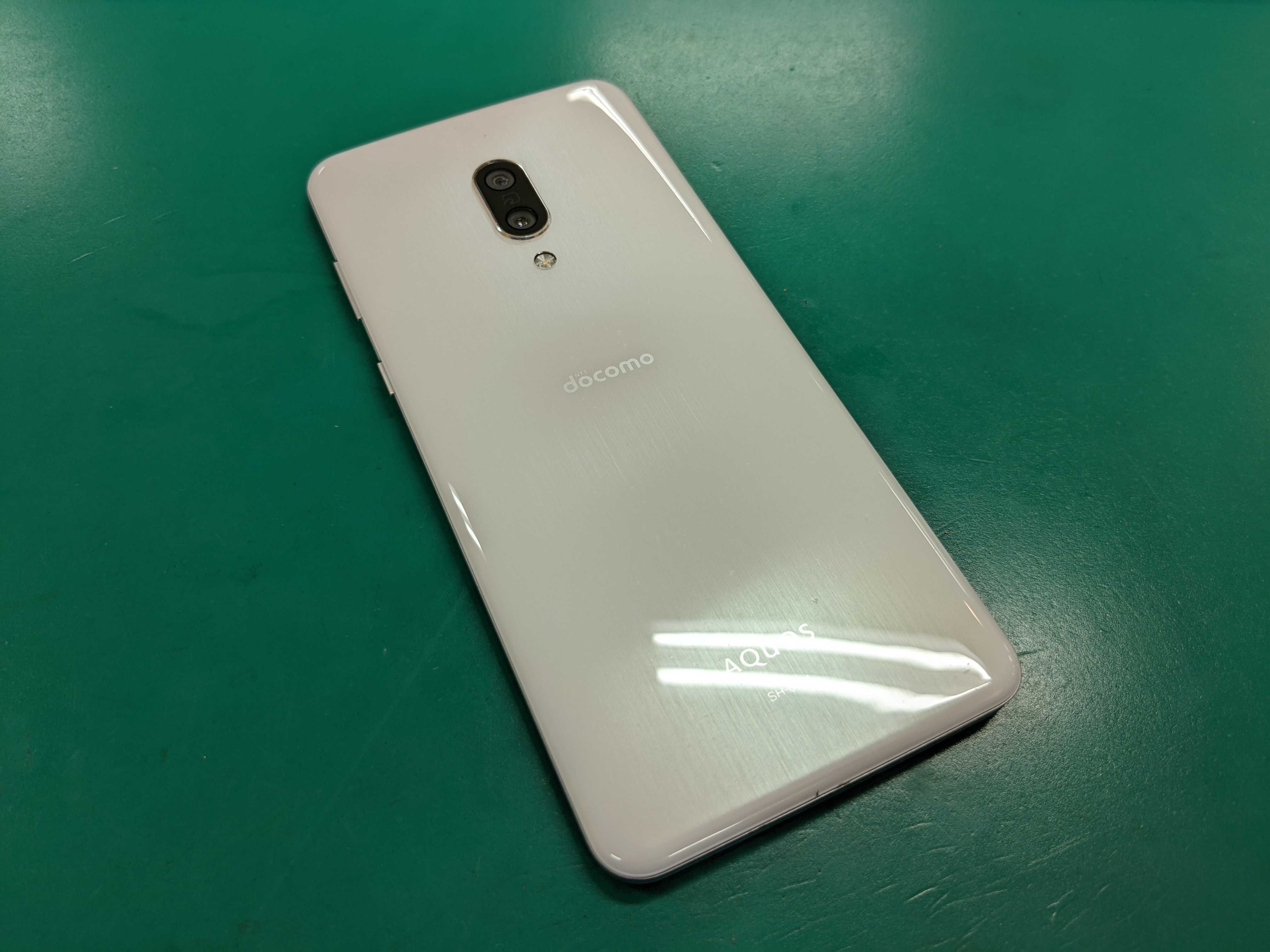 SHARP AQUOS zero2 ホワイト au 本体 AQUOS zero2｜価格比較・SIMフリー・最新情報 - 価格.com