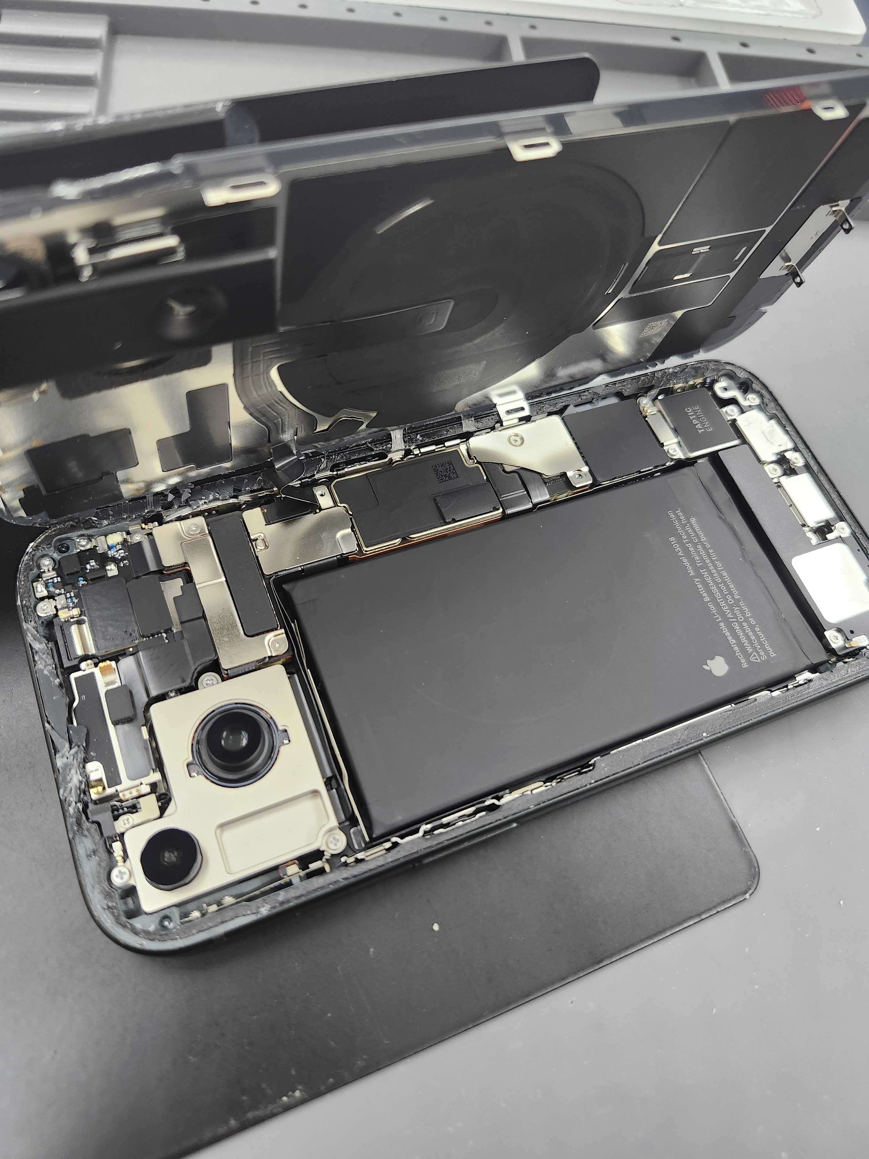 春日井市】iPhone 15の背面修理（ブラック 黒） 背面ガラス割れも修理