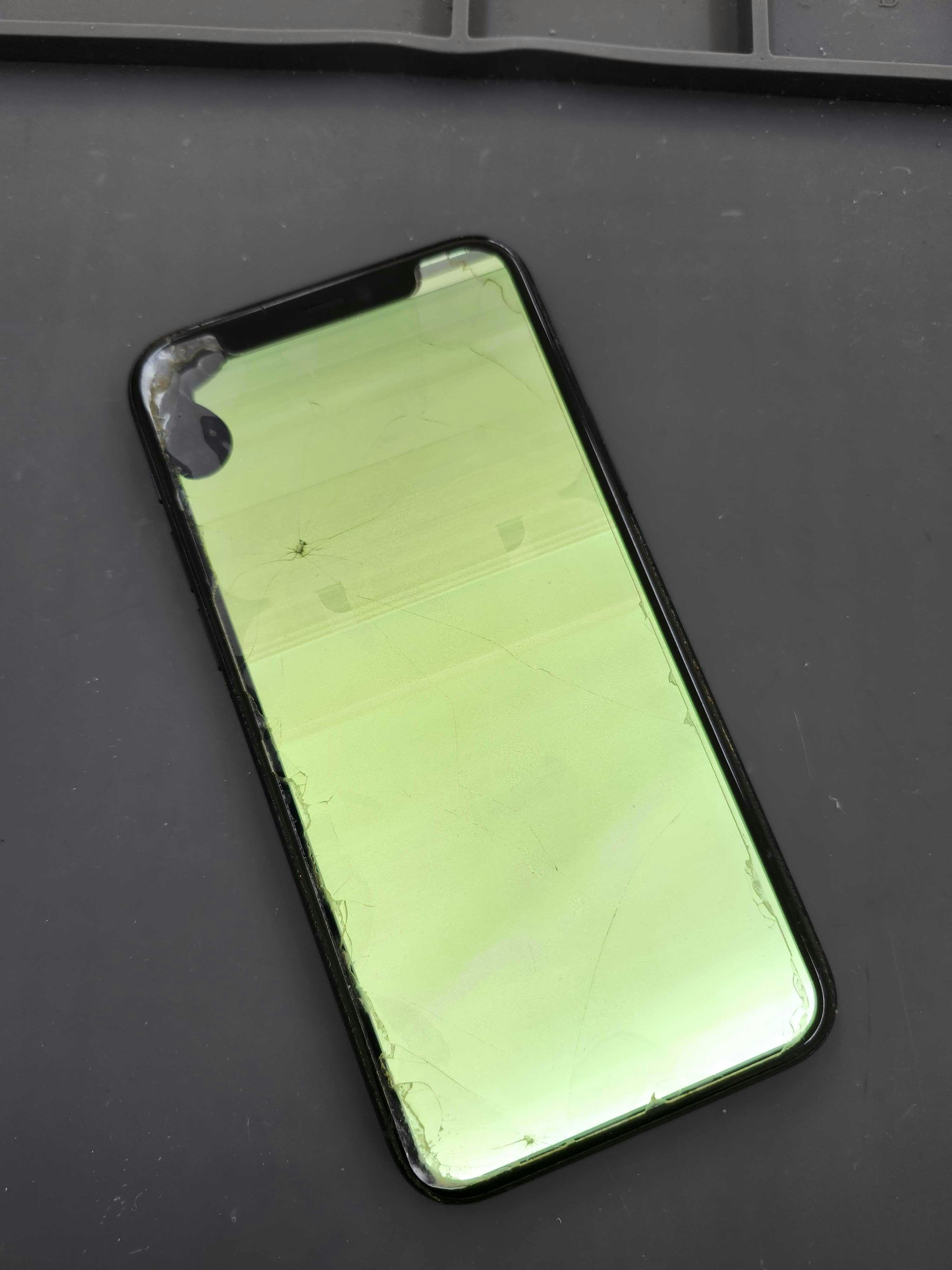 iPhone 11 pro 画面交換、バッテリー交換 修理前