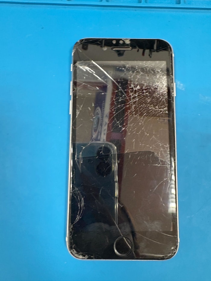 iPhone修理　バッテリー交換　即日