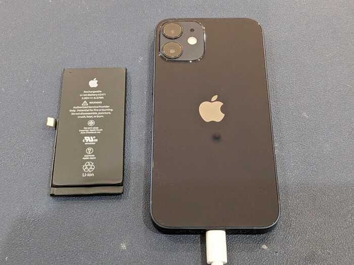 あいふぉん　アイフォン　iPhone 12mini バッテリー　経年劣化　充電の減りはやい　急に電源落ちる　サービス表記