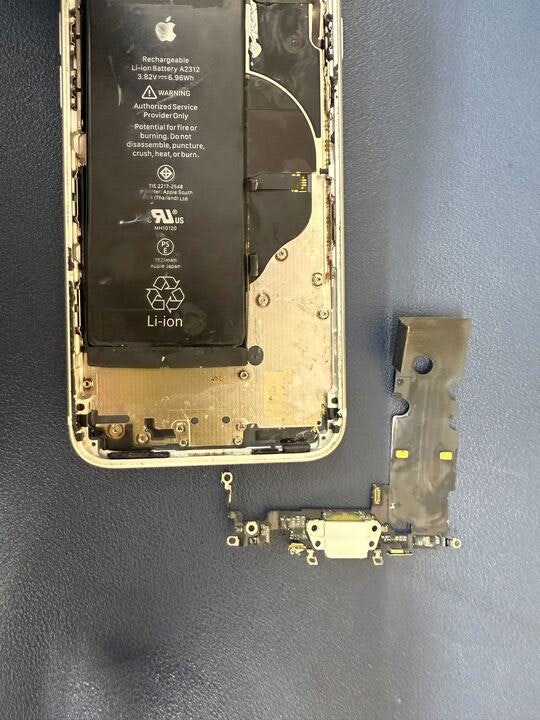 iPhoneSE2　iPhone修理　スマホ修理　豊川市　iPhone　修理　充電口交換　充電口修理　ドック修理　豊川　豊橋　新城　蒲郡　湖西　浜松