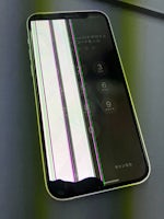 豊川店でiPhone 12の画面割れを即日修理！左半分の液晶漏れも安心対応