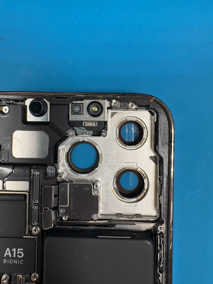 iPhone13Pro カメラレンズ割れ 即日修理