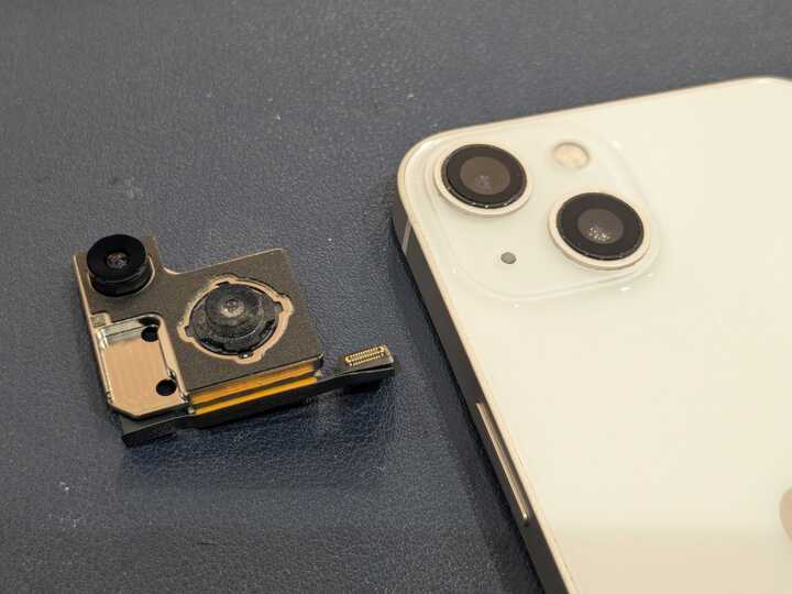 豊田市】iPhone 13のカメラ交換修理！レンズ割れと白っぽい映りも即日