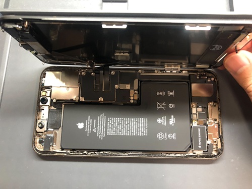 春日井市】iPhone 11 Pro の画面割れ修理を最短40分で対応！データ