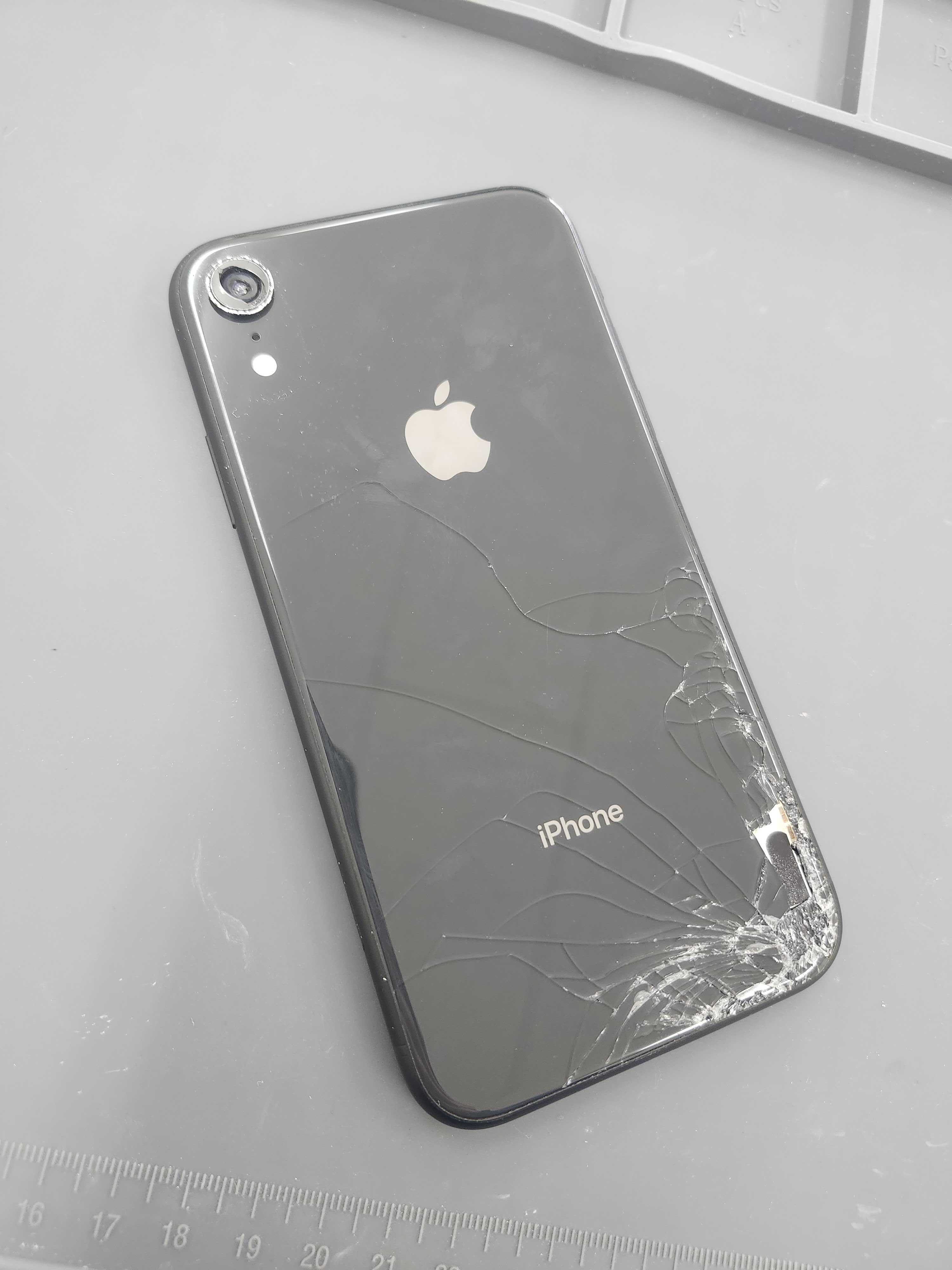 iPhoneXR 64G バッテリー100％ 背面割れあり まちスマ豊川店】iPhoneXR 背面がバキバキに割れてしまった！😭💦背面