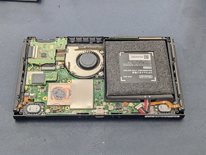 switch スイッチ ゲームカードスロット ゲーム読み込まない ゲームできない ゲーム差し込み スイッチ修理 switch修理