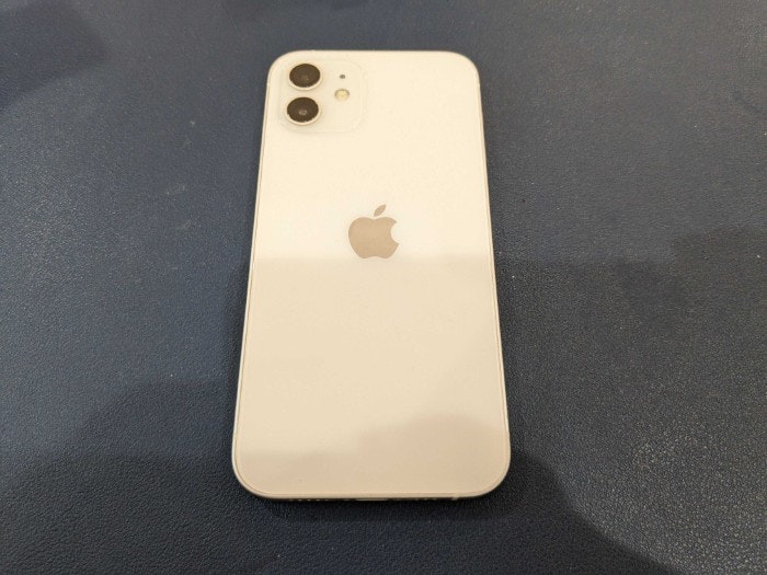 iPhone アイフォン iPhone 11　充電減り早い　発熱　膨張　膨らみ　電源落ちる　ばってりー　バッテリー　交換　修理