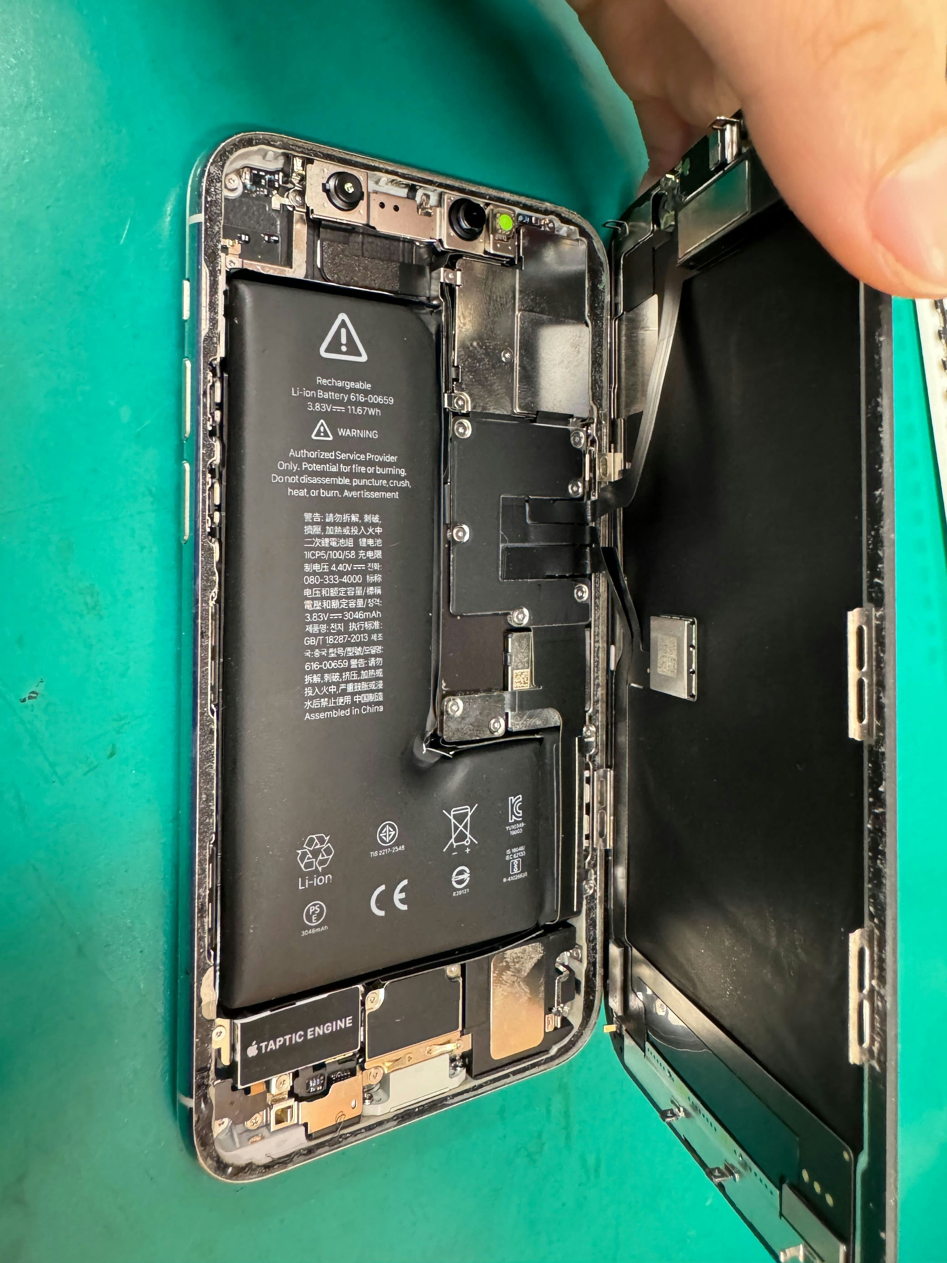 iPhone11pro バッテリー膨張