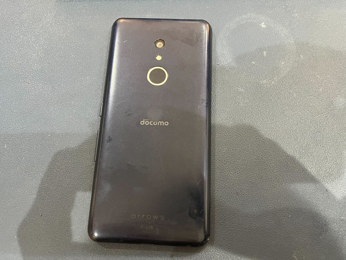 豊川市】arrows Be4 Plusの画面が真っ暗！？画面交換で復旧可能です📱