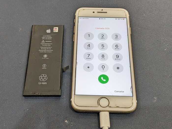 iPhone アイフォン アイフォーン スマホ スマートフォン バッテリー 電池 充電持ち 交換 取り替え メーカー修理 Apple Store 正規修理 純正 社外 保険 保証 AppleCare 故障 壊れた 壊した 修理 直す 治す 改善 自分で交換
