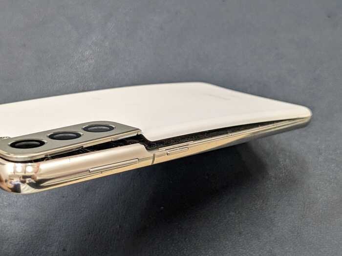 ぎゃらくしー　Galaxy　ギャラクシー　S21　膨張　電源落ちる　経年劣化　発熱　充電減り早い　ばってりー　バッテリー　交換