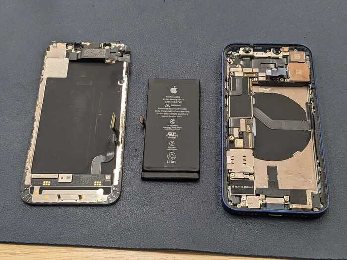 iPhone 12 mini  あいふぉん　アイフォン　充電減りはやい　膨張　発火　発熱　サービス表記　経年劣化　ばってりーバッテリー　交換