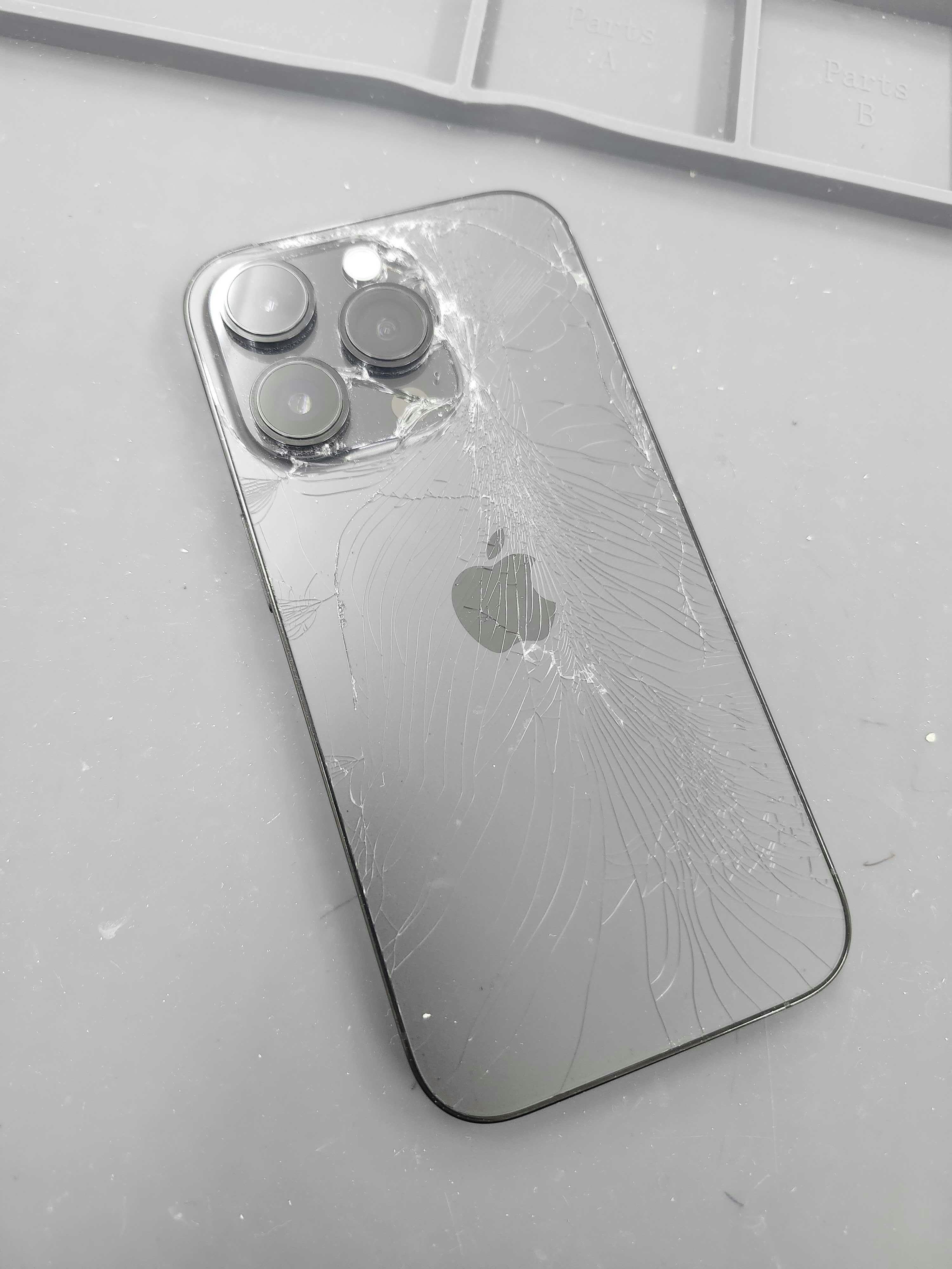 iPhone14Pro　背面割れ　背面修理　iPhone修理　修理　豊川　豊橋　新城　蒲郡　湖西　浜松