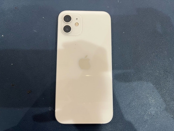 あいふぉん　アイフォン　iPhone　充電もたない　1日もたない　減りが早い　経年劣化　サービス表記　電源勝手に落ちる　シャットダウン　ばってりー　バッテリー　交換　修理