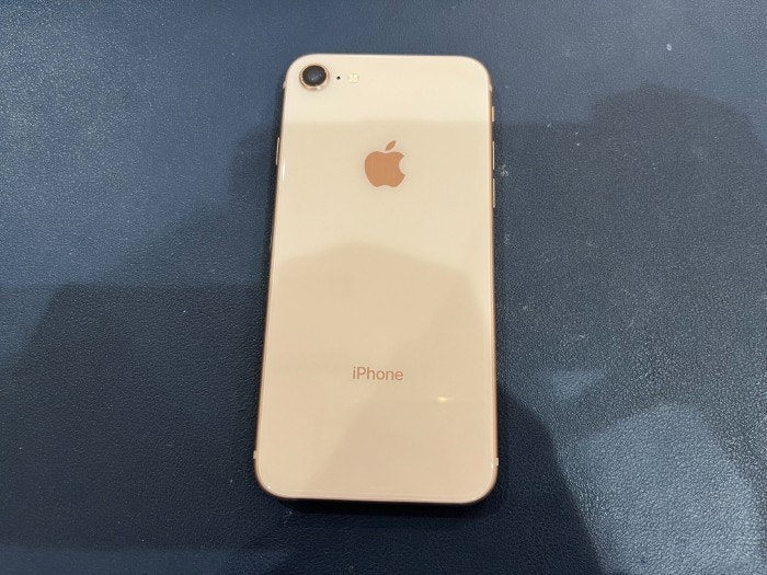 あいふぉん　アイフォン　iPhone8 充電もたない　1日もたない　減りが早い　経年劣化　サービス表記　電源勝手に落ちる　シャットダウン　ばってりー　バッテリー　交換　修理