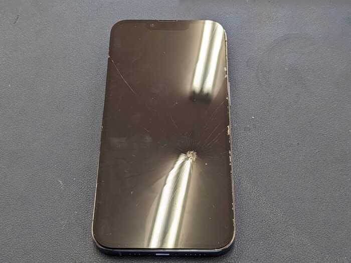 iPhone13ProMax 画面修理 画面交換　画面割れ