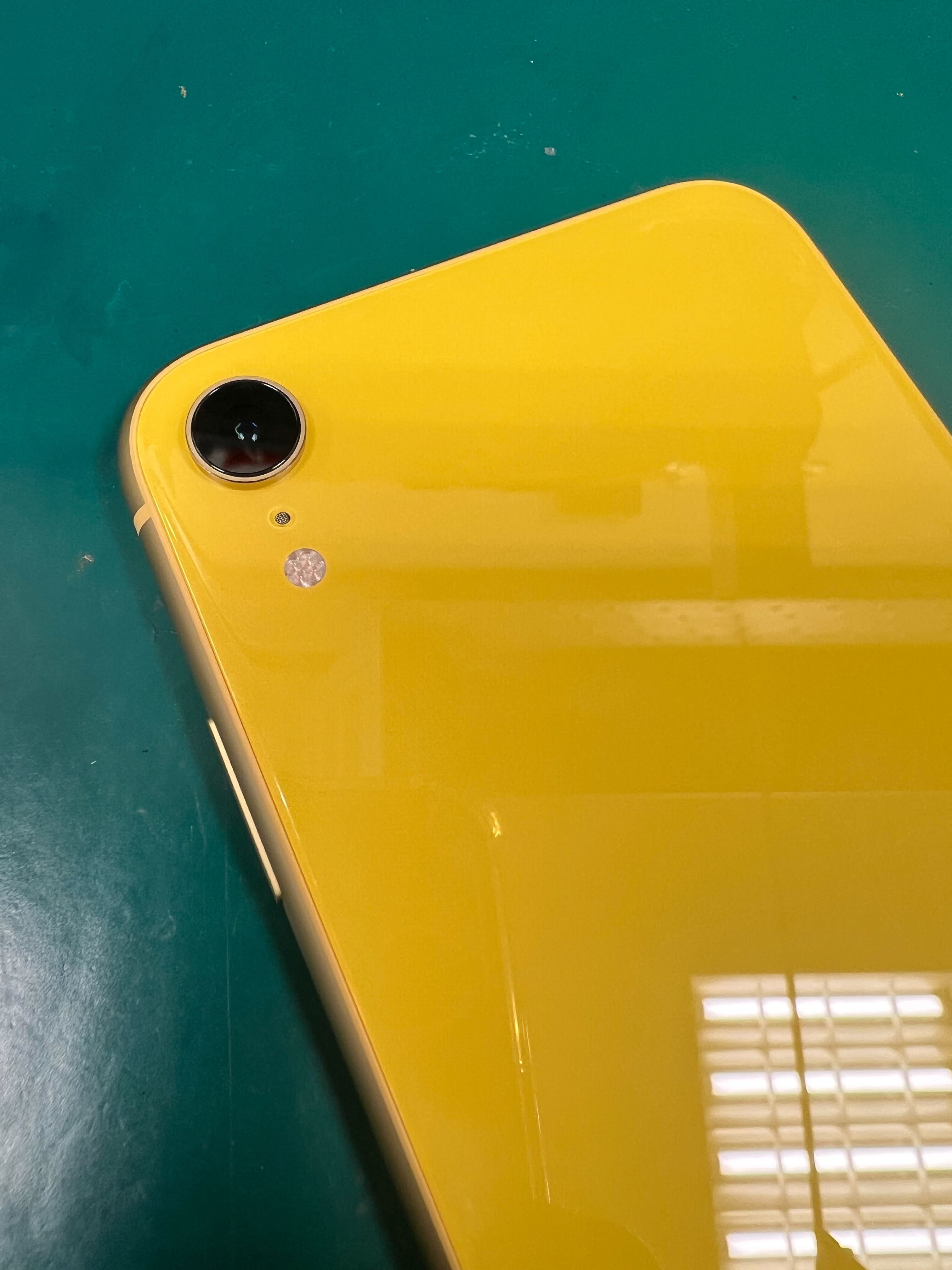 iPhone XR 256GB カメラ、背面割れ iPhone XR カメラレンズ、背面割れ修理