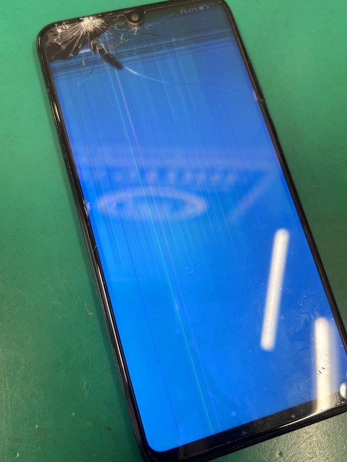 HuaweiP30ライト（ひび割れあり) 京都河原町店】液晶が激しく割れたHUAWEI P30 lite修理 | スマホ修理の