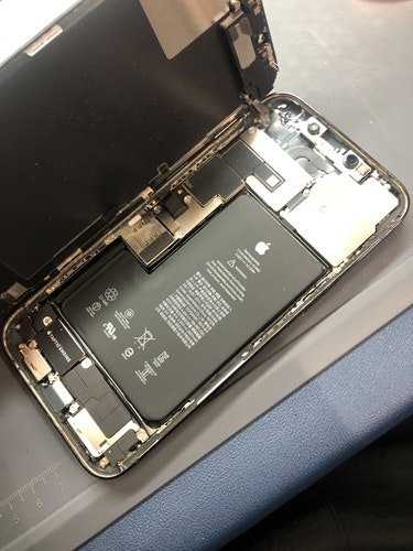 iPhone 12promax バッテリー膨張