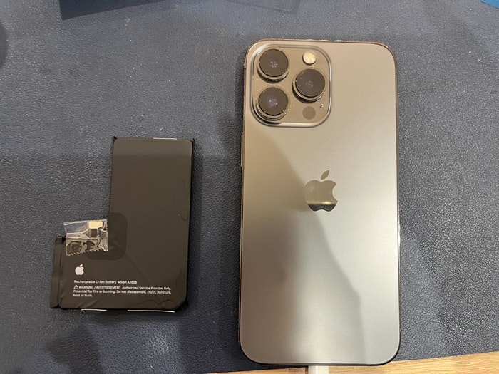 あいふぉん　アイフォン　iPhone　充電もたない　1日もたない　減りが早い　経年劣化　サービス表記　電源勝手に落ちる　シャットダウン　ばってりー　バッテリー　交換　修理