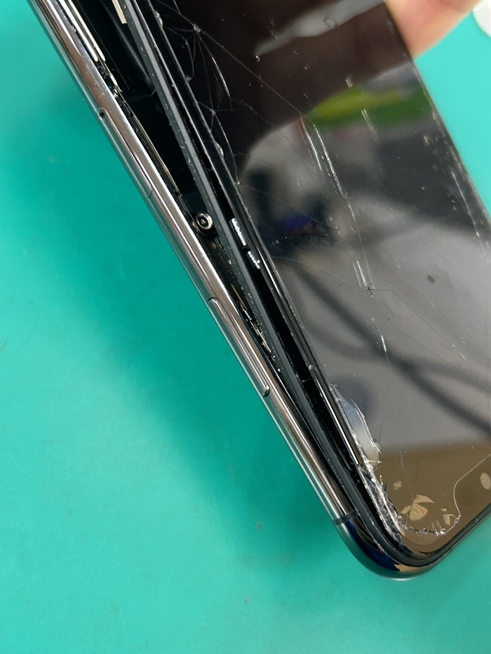 あいふぉん　アイフォン　iPhone 11 Pro　液晶損傷　スマホ修理