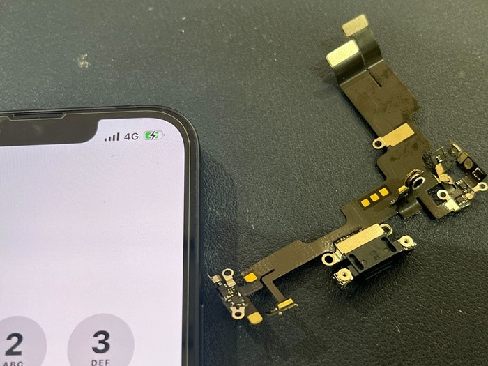 あいふぉん　アイフォン　iPhone14  充電できない　充電口　交換　修理