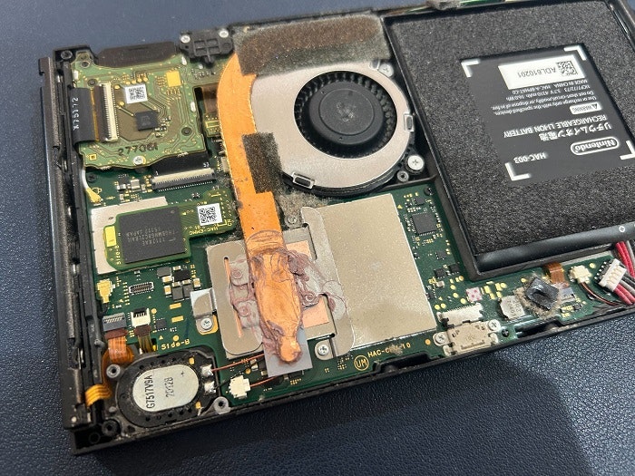 Nintendo Switch 画面横線 液晶修理