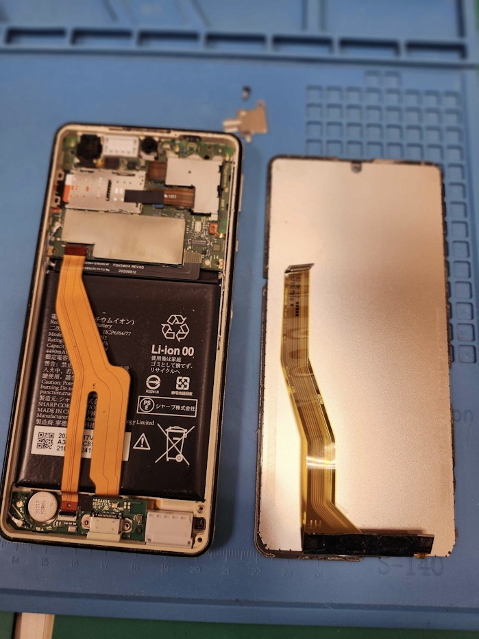AQUOSsense5G　画面真っ暗　画面交換　