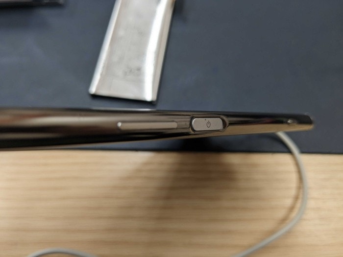 Xperia XZPremium バッテリー交換 バッテリー修理