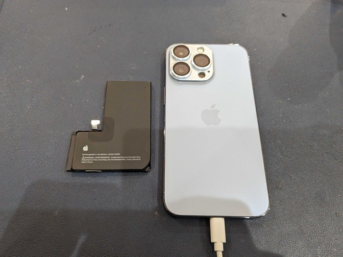 あいふぉん　アイフォン　iPhone13Pro充電もたない　1日もたない　減りが早い　経年劣化　サービス表記　電源勝手に落ちる　シャットダウン　ばってりー　バッテリー　交換　修理