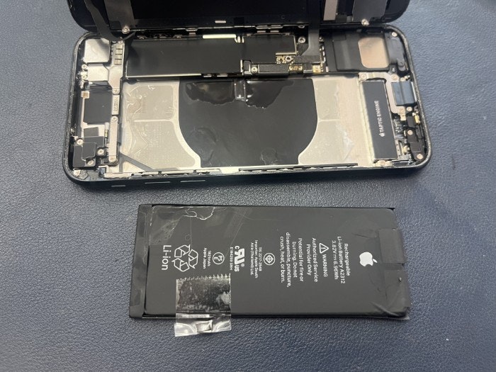 あいふぉん　iPhone SE3 バッテリー交換　修理
