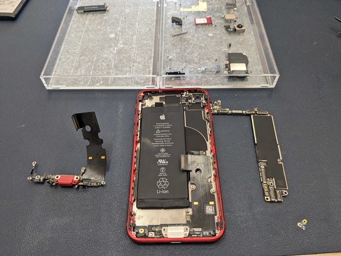 iPhone SE 第2世代 SE2 充電できない 充電反応悪い 充電不良 充電故障 充電接触不良 充電修理 充電切れ バッテリー切れ 電源入らない 起動しない 壊れた 故障 修理 治す 直す