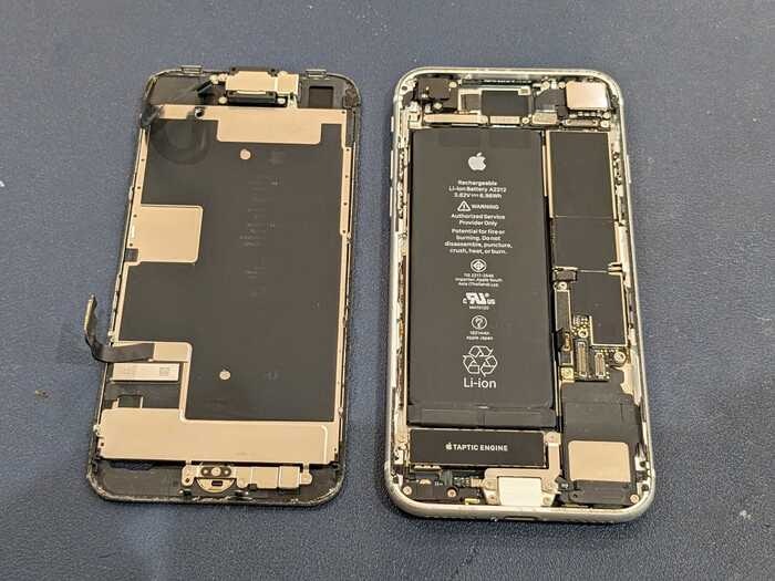 あいふぉん　アイフォン　iPhone　SE2　ひび割れ　画面割れ　液晶　液晶表示おかしい　線が入っている　液晶シミ　がめん　画面交換　落とした