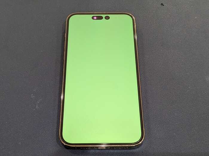iPhone14ProMAX 画面修理　画面交換　表示不良　画面不良　画面緑