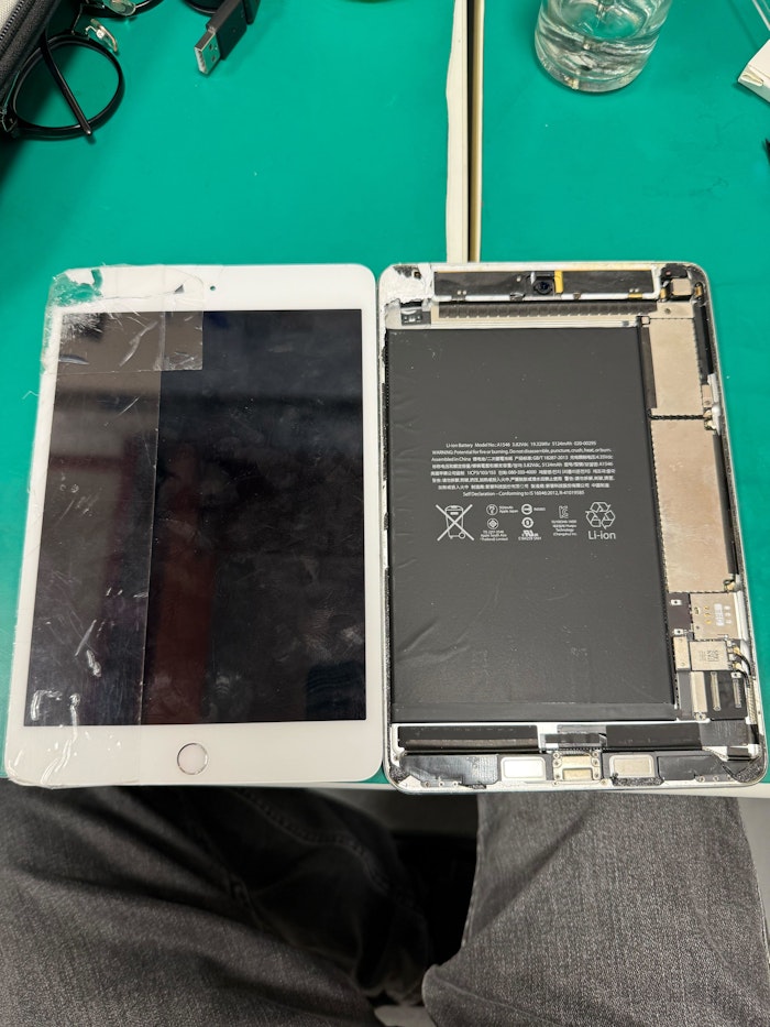 iPadmini4   バッテリー交換　ガラス割れ