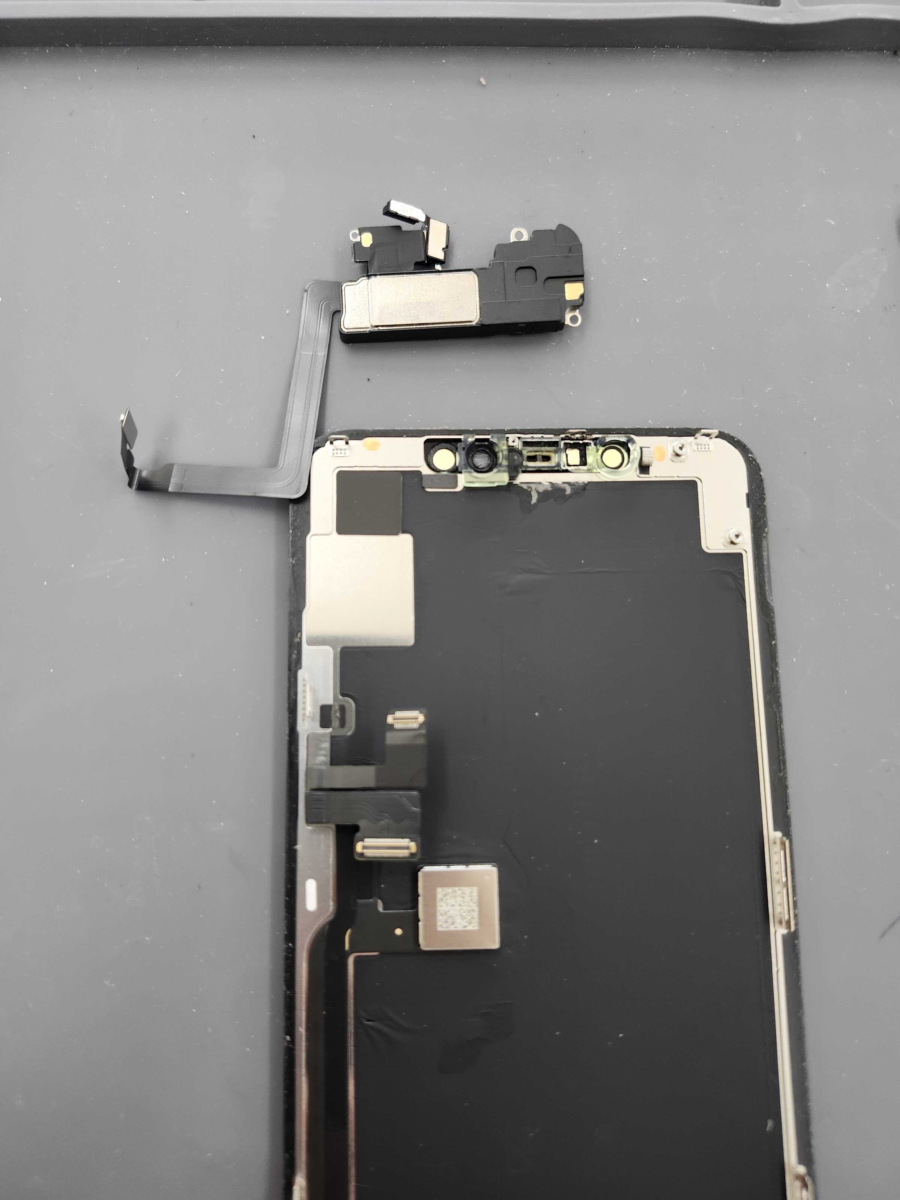春日井市】 iPhone 11 Pro Maxのひび割れた画面も即日修理で綺麗に復旧