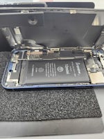 【iPhone12 mini】バッテリー膨張により画面が浮く症状…即日改善しました！【まちスマ豊川店】