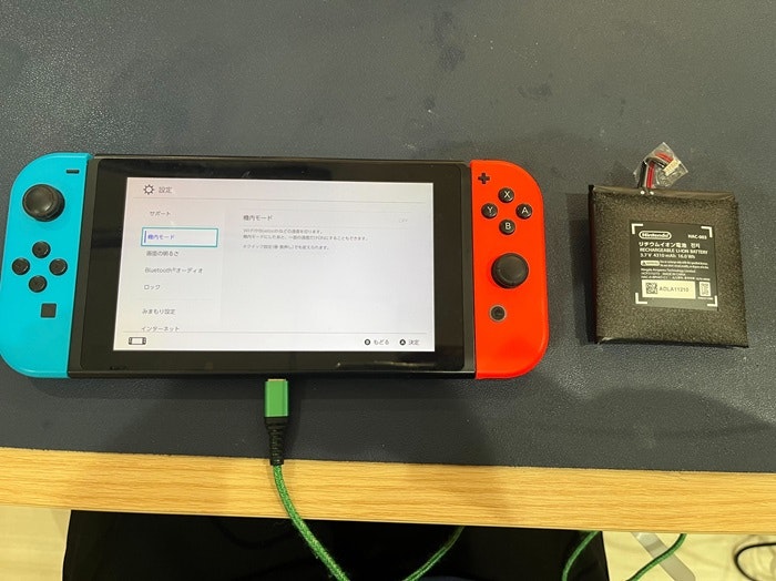 すうぃっち　スウィッチ　Switch　ばってりー　バッテリー　膨張　膨らんでる　中が見える　本体が熱い　交換　修理