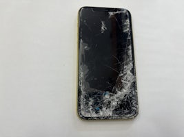 【豊川市でiPhone 11の画面割れ修理ならまちスマ豊川店へ】大きく破損した画面も当日60分で修理！
