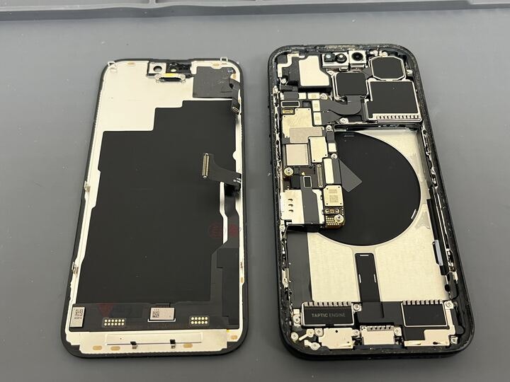 iPhone15pro　画面左端が映らない　画面交換　豊川　豊橋　新城　蒲郡　湖西　浜松