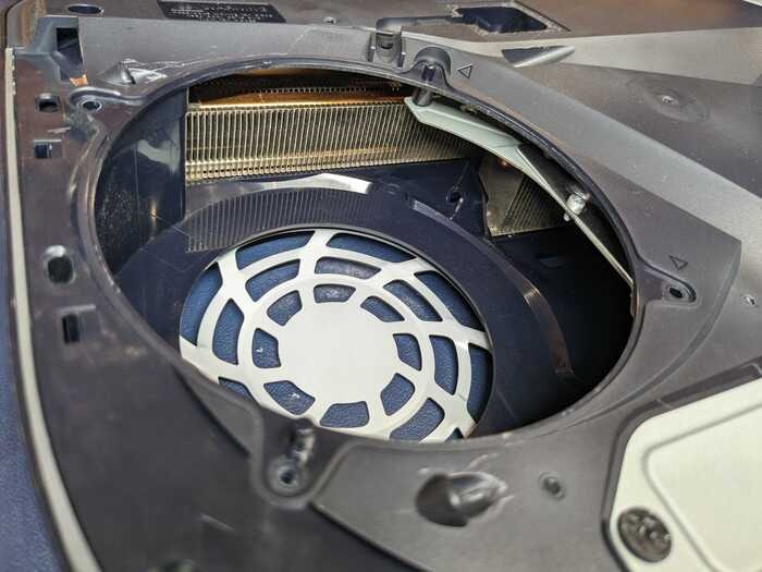 PS4 プレイステイション　ホコリ　ほこり　汚れ　異音　発熱　内部清掃　せいそう