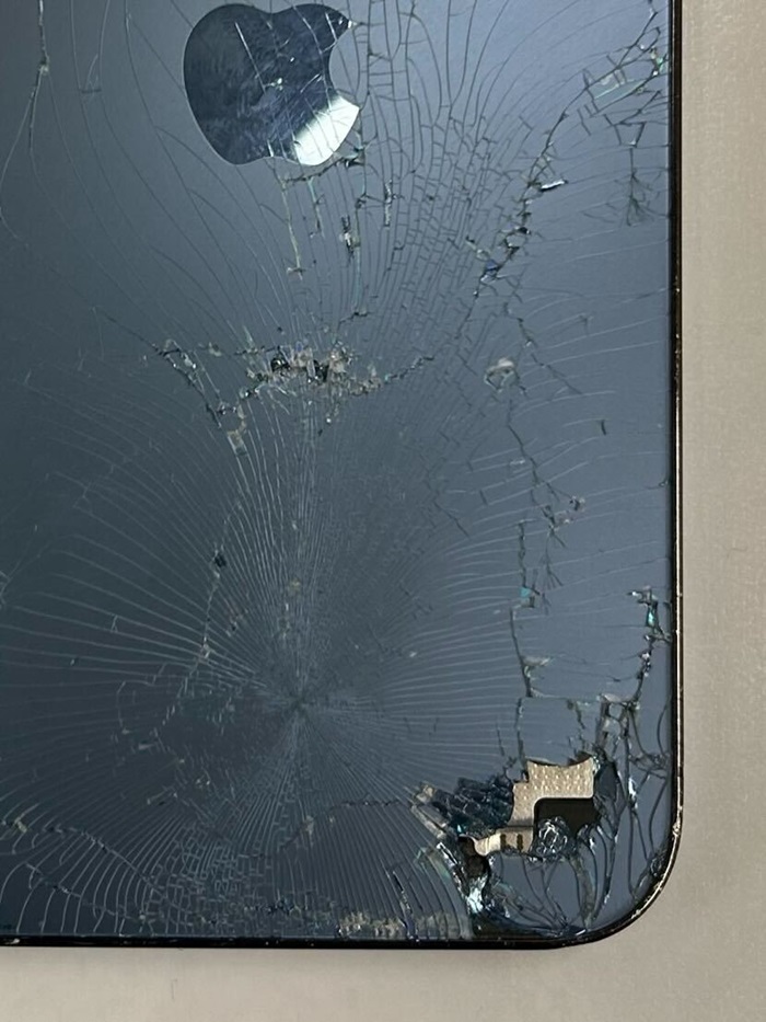 iPhone12ProMax シルバー 128GB 背面割れ 岡崎市】iPhone12ProMax 背面ガラス割れ修理 まちスマ岡崎店